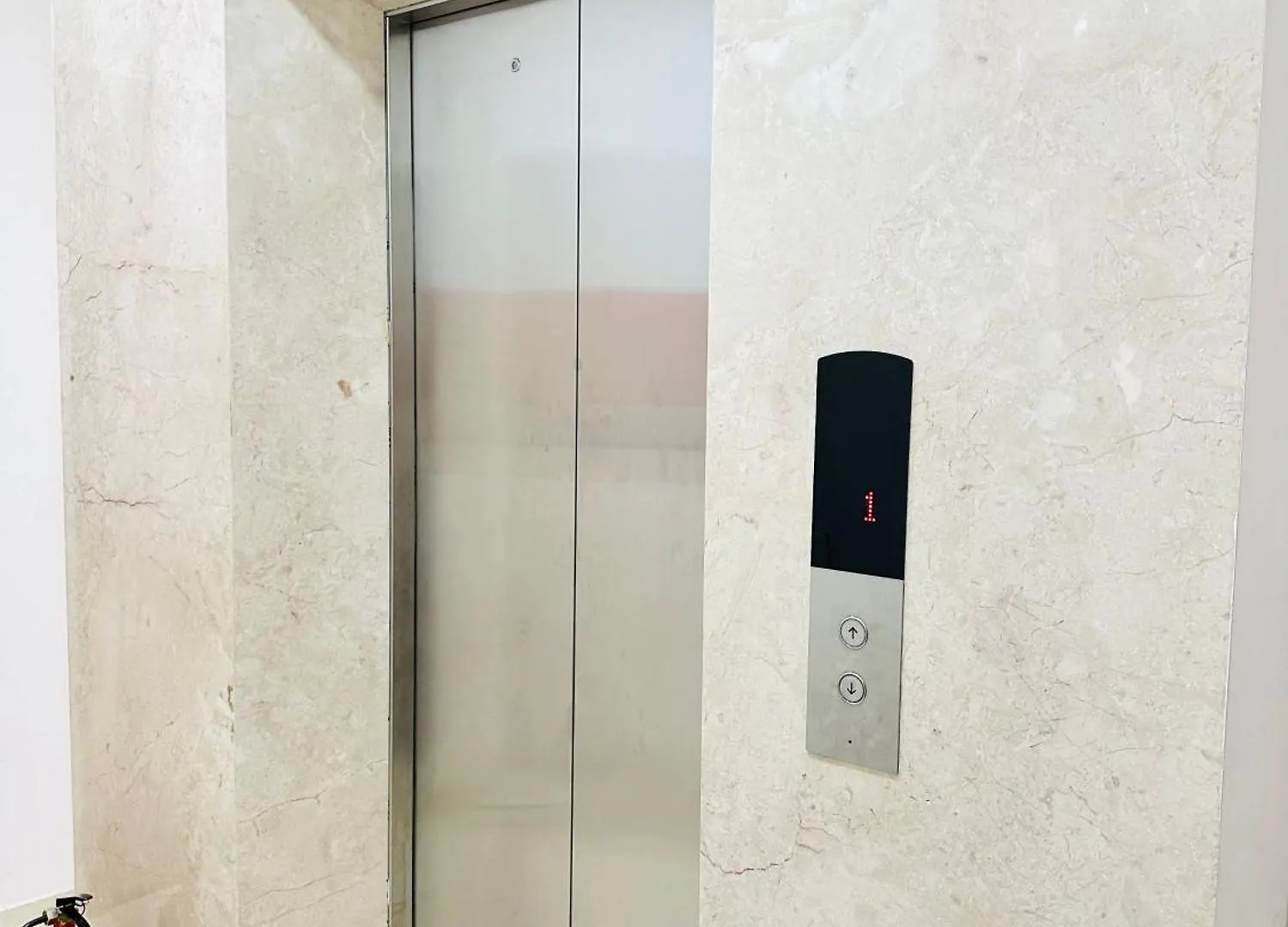 Spacious & Modern Balcony 1Br With Desk Ho Chi Minh City Apartment