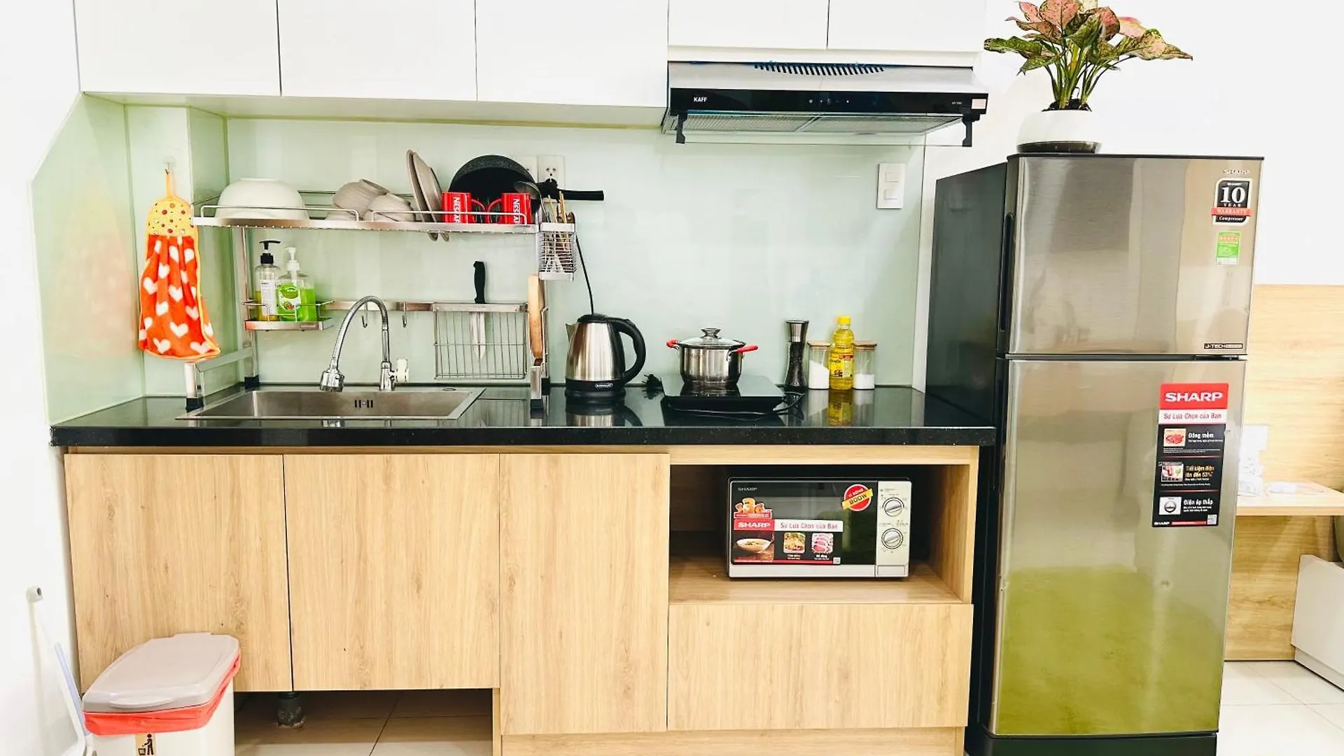 Spacious & Modern Balcony 1Br With Desk Ho Chi Minh City Vietnam